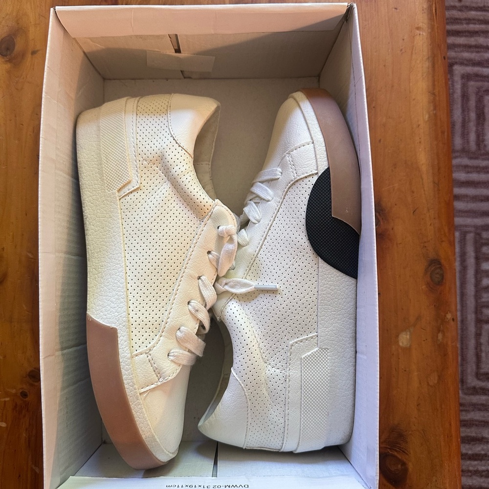 DV Dolce Vita Harryson Leather Sneakers Casual Cream Size 7.5